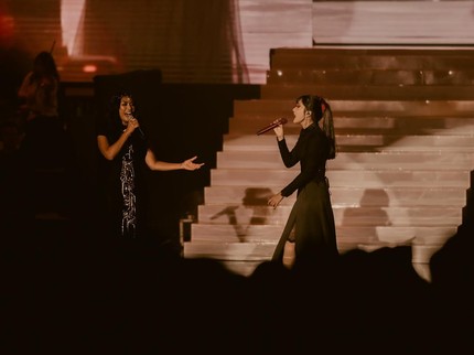 5 Potret Isyana Sarasvati Tampil di Konser Anggun C. Sasmi, Bahagia Bisa Duet Bareng Idola