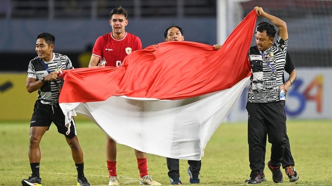 Jens Raven benar-benar larut dalam rasa haru saat berhasil membawa Timnas Indonesia U-19 juara Piala AFF U-19 2024.