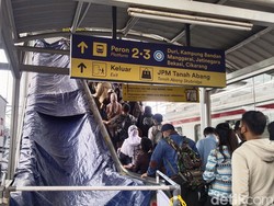 Eskalator Peron 5 Stasiun Tanah Abang Cuma Bisa 1 Sisi, Naik-Turun Bergantian