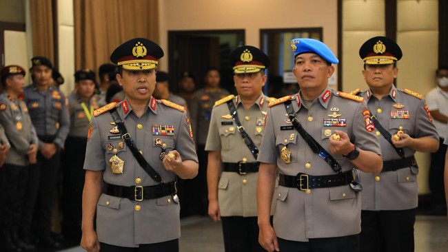 Kapolri Jenderal Listyo Sigit Prabowo resmi melantik Komjen Syahar Diantono sebagai Kepala Badan Intelijen dan Keamanan (Kabaintelkam) Polri.