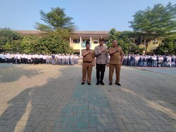 Kapolsek Pondok Aren Jadi Pembina Upacara di SMK, Wanti-wanti Jauhi Tawuran