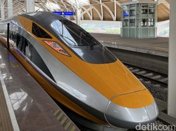 Perjalanan Whoosh Sempat Terganggu gegara Atap Seng Nyasar