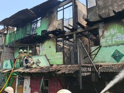 Rumah Dekat Lintasan KA di Pademangan Terbakar gara-gara Kompor Gas