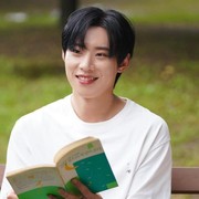 Kenalan dengan Kim Sung Cheol, Aktor Tampan Korea Dibalik Lagu Viral 'Tiramisu Cake'