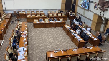 img-title Diduga Langgar Kode Etik, Tiga Hakim yang Bebaskan Ronald Tannur Terancam Dipecat