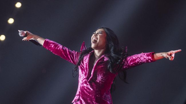Anggun C. Sasmi akan melakoni debut akting film Indonesia dengan membintangi film berjudul Para Perasuk.
