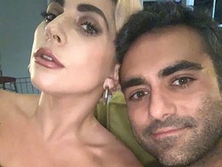 Lady Gaga Ngaku Sudah Tunangan dengan Michael Polansky