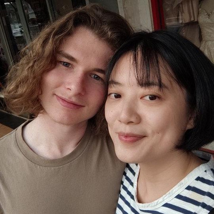 <p>Unggahan tersebut langsung menuai komentar dari warganet. Banyak netizen yang ikut berbahagia melihat kebersamaan Leony dan kekasih bulenya. "Kalau sudah ketemu belahan jiwanya memang cute banget ya, bahagianya nular," komentar akun @elise****. "Senng banget liat ka Leony sebahagia ini," kata @ophie_**** (Foto: Instagram @leonyvh)</p>
