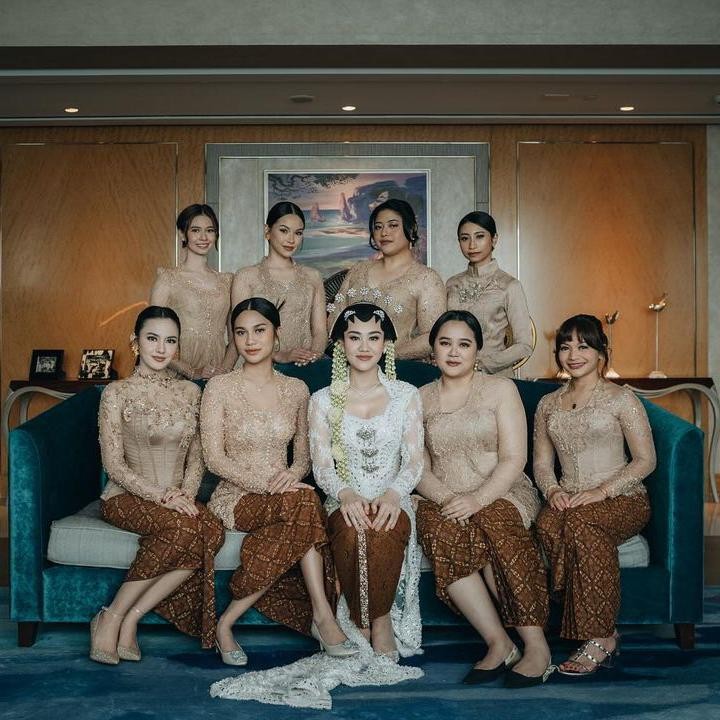 <p>Mahalini Raharja dipilih menjadi salah satu <em>bridesmaid </em>pernikahan sahabatnya, Aaliyah Massaid, dengan Thariq Halilintar yang telah dilangsungkan pada Jumat (26/7/2024) di Hotel Raffles Jakarta. (Foto: Instagram@aaliyah.massaid)</p>
