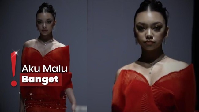 Tetap Slay, Naura Ayu Lanjut Catwalk Tenteng High Heels usai Kepleset