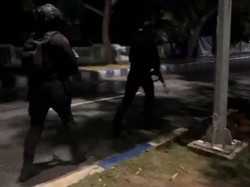 Letusan Senjata Api Bertubi-tubi saat Bentrok Brimob Vs Polisi di Tual