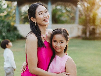 7 Potret Cantik Sri Kinandari, Putri Happy Salma yang Keturunan Bangsawan Bali