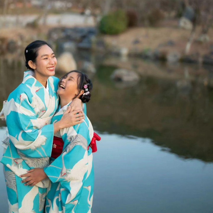 <p>Gadis yang akrab disapa Kina ini telah menarik perhatian netizen sejak lahir, Bunda. Hal ini karena Kina memiliki wajah yang cantik nan menggemaskan. (Foto: Instagram: @happysalma)</p>