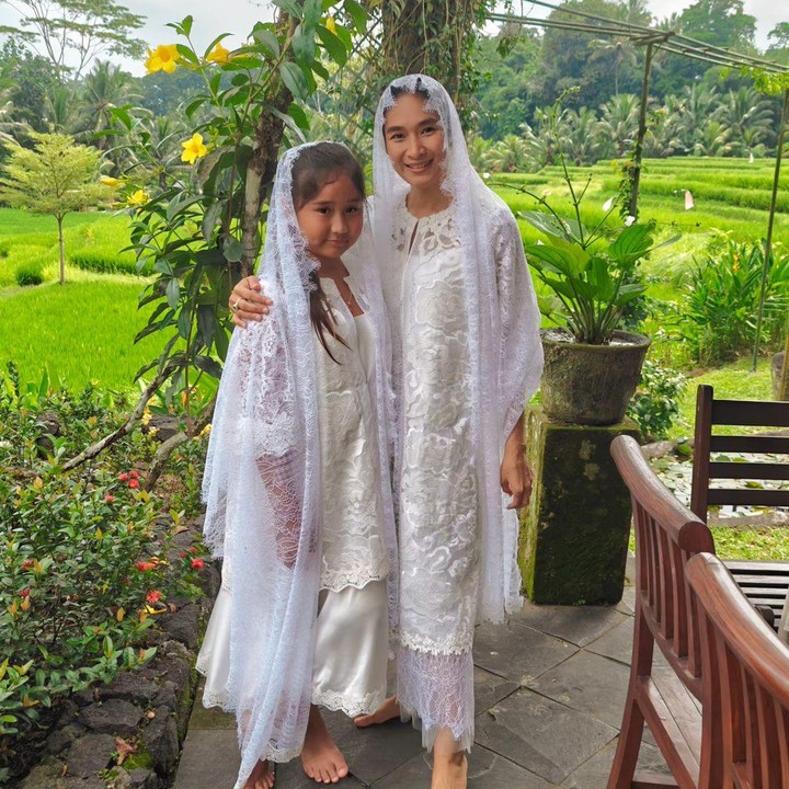<p>Happy Salma melahirkan anak pertamanya pada tahun 2015 dan diberi nama Tjokorda Sri Kinandari Kerthyasa. Sementara itu, anak keduanya yang berjenis kelamin laki-laki diberi nama Tjokorda Ngurah Rayidaru Kerthyasa. (Foto: Instagram: @happysalma)</p>