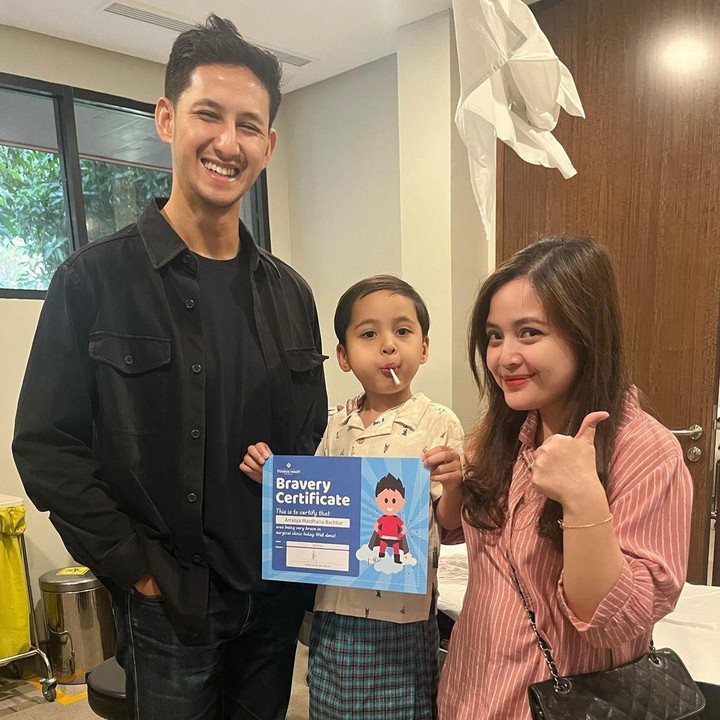 <p>"Arr kamu terbaik. Selamat, yaa," ungkap seorang netizen dengan emotikon hati. "Selamat untuk Arrasya, semoga menjadi anak yang saleh, pintar, dan sehat, ya," doa netizen lainnya. (Foto: Instagram: @tasyakamila)</p>