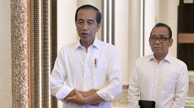 Jokowi mengatakan sidang perdana kabinet di IKN menunggu furnitur hingga AC komplet. Ia mau menteri dan tamu nyaman.