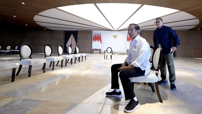 Semua menteri Kabinet Indonesia Maju bakal datang dalam rapat nan dipimpin Presiden Jokowi tiba di Istana Kepresidenan, IKN, Kaltim.