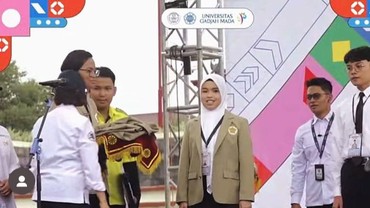 img-title Jadi Penyanyi Sukses & Tak Lupa Pendidikan, 7 Potret Terbaru Putri Ariani Kuliah di UGM