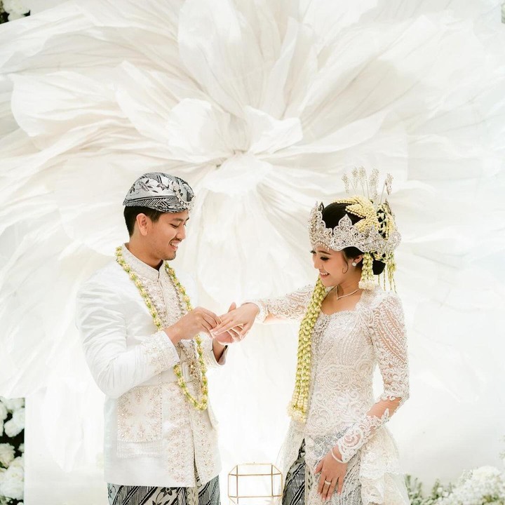 <p>Kabar bahagia datang dari selebgram Shasa Zhania yang telah resmi menikah dengan seorang Tiktokers bernama Giovano Dhivaldi. (Foto: Instagram@shazhaniaa)</p>