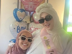 Kebahagiaan Syahrini Diberikan Kejutan oleh Keluarga dan Teman Jelang Lahiran