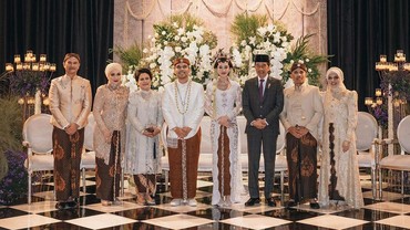 img-title Thariq dan Aaliyah Bongkar Kado dari Jokowi dan Iriana, Isinya...
