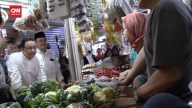 VIDEO: Anies Baswedan Blusukan ke Pasar, Dengar Curhatan Pedagang