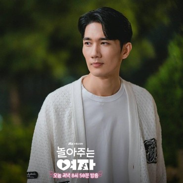 Akhirnya Punya Akun IG, Uhm Tae Goo Bagikan Potret Sosok Kesayangan