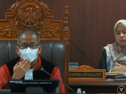 Adik Almas Gugat Syarat Usia Cagub, Hakim MK Tanya soal Kerugian Pemohon