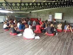 Menjadi Pendengar untuk Mencegah Mereka yang Ingin Bunuh Diri