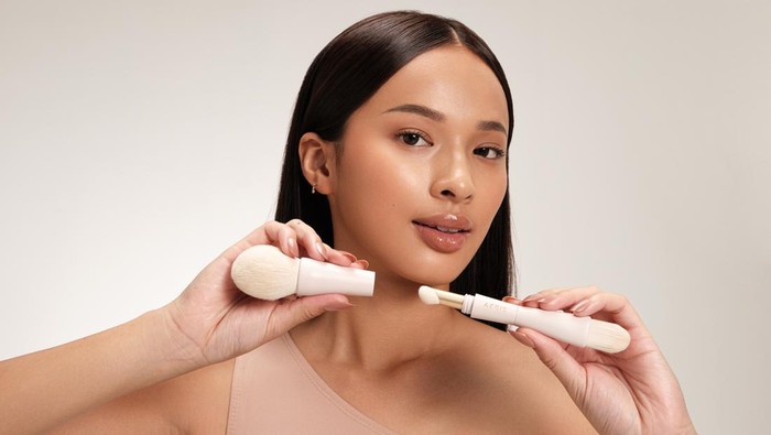 Produk Terbaru Aeris untuk Makeup di Mana Saja, 4 in 1 Brush dan Dual Sided Makeup Puff
