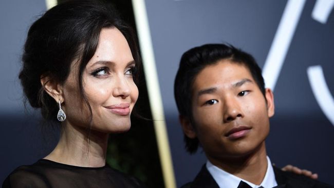 Anak Angelina Jolie dan Brad Pitt, Pax Jolie-Pitt, mengalami kecelakaan pada Senin (29/7) petang di Los Angeles.