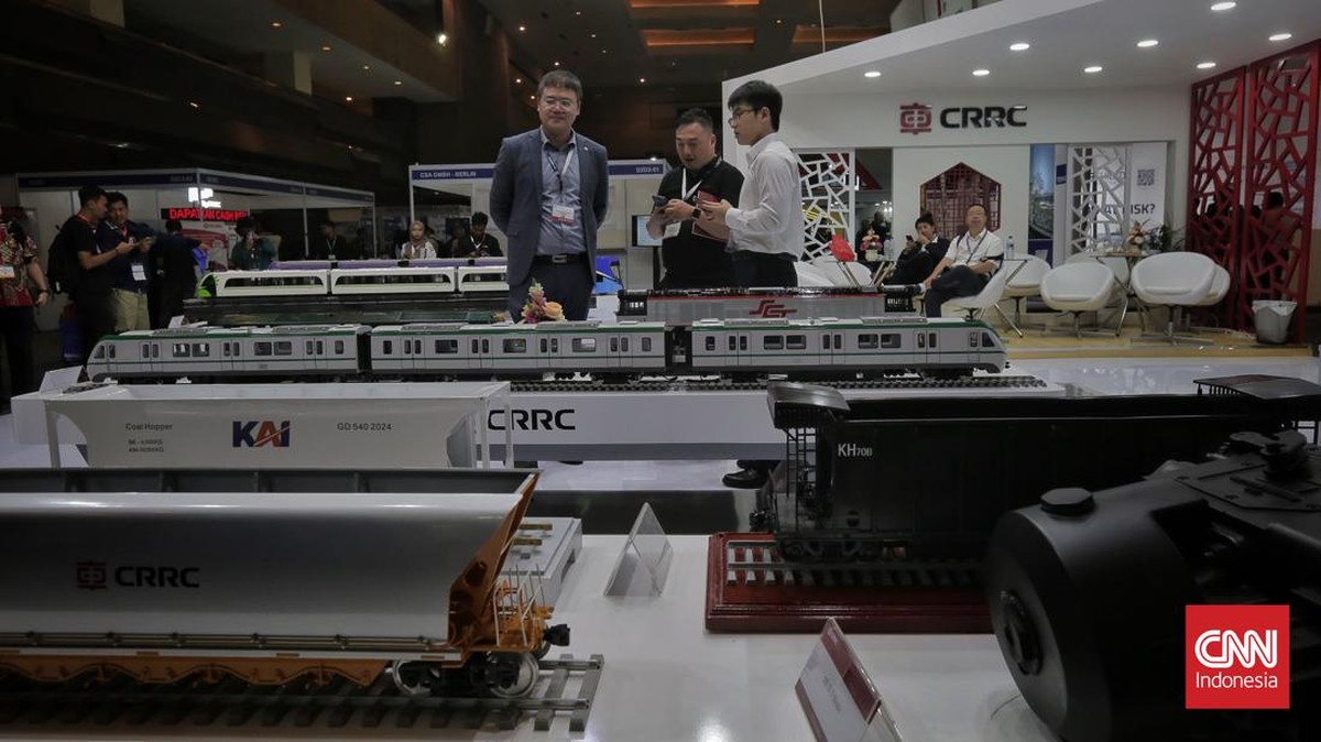 FOTO: Berkunjung ke Pameran Kapal dan Kereta Api di Ibu Kota