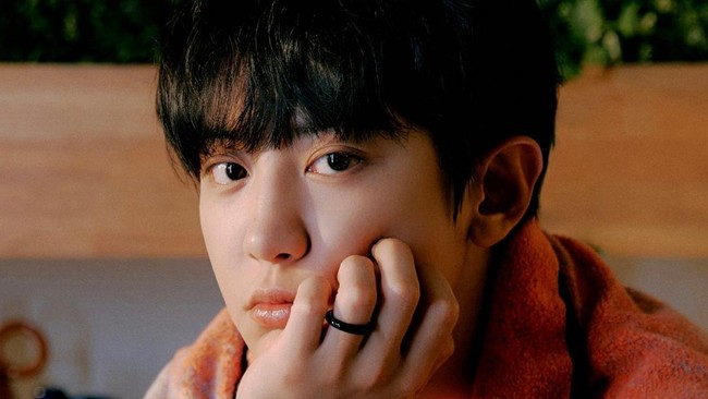 "Chanyeol EXO Siap Memukau dengan Debut Mini Album Solonya, 'Black Out' pada 28 Agustus"