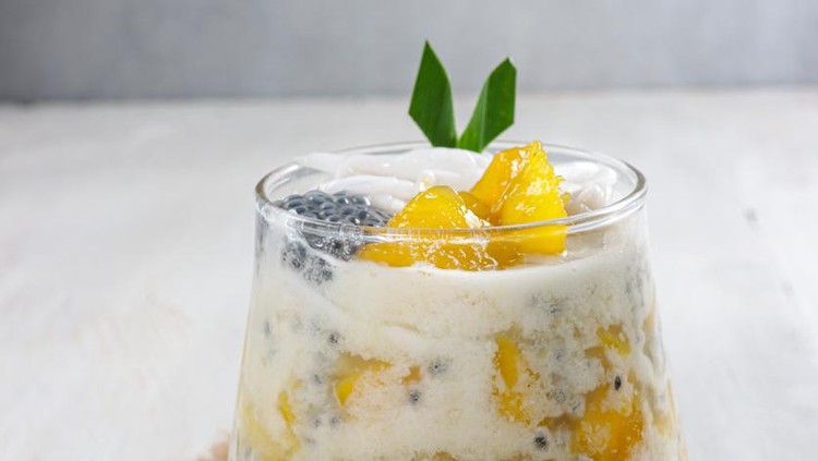 Es Laksamana Mengamuk Es Laksamana Mengamuk is a typical ice drink from Riau, Indonesia. Usually served during Ramadan.