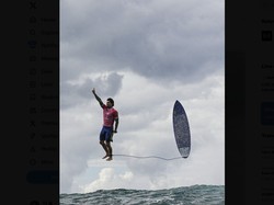 Heboh Foto Atlet Selancar Olimpiade 2024 Tak Mempan Gravitasi