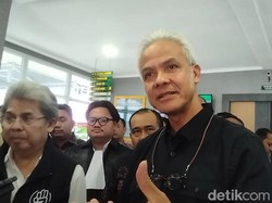 Kala Ganjar Hadiri Sidang Palti Hutabarat yang Tersandung Kasus ITE