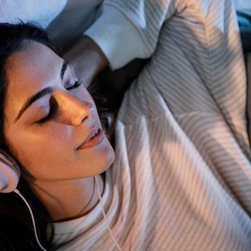 4 Rekomendasi Lagu Korea untuk Menemani di Kala Sedih