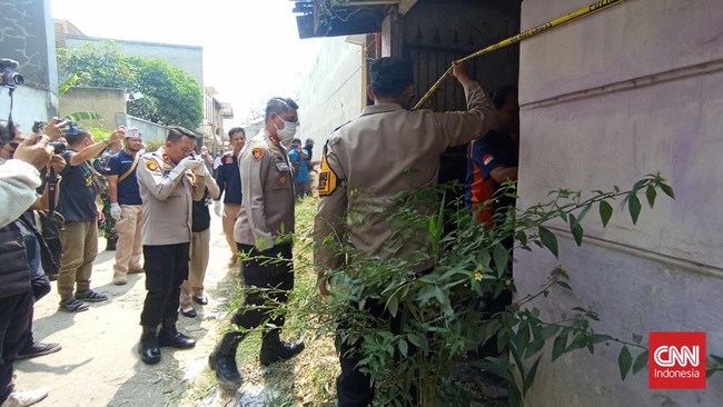 Penemuan kerangka ibu dan anak di sebuah rumah di Kompleks Tani Mulya Indah, Kabupaten Bandung Barat, membikin gempar publik.