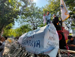 Simbol Matinya Keadilan, Massa Bawa Keranda Mayat Tolak Ronald Tannur Bebas