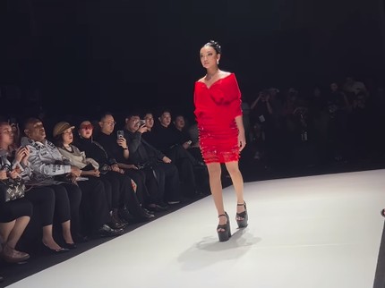 Naura Ayu Jatuh saat Catwalk di JF3, Ibunda hingga Mona Ratuliu Beri Support