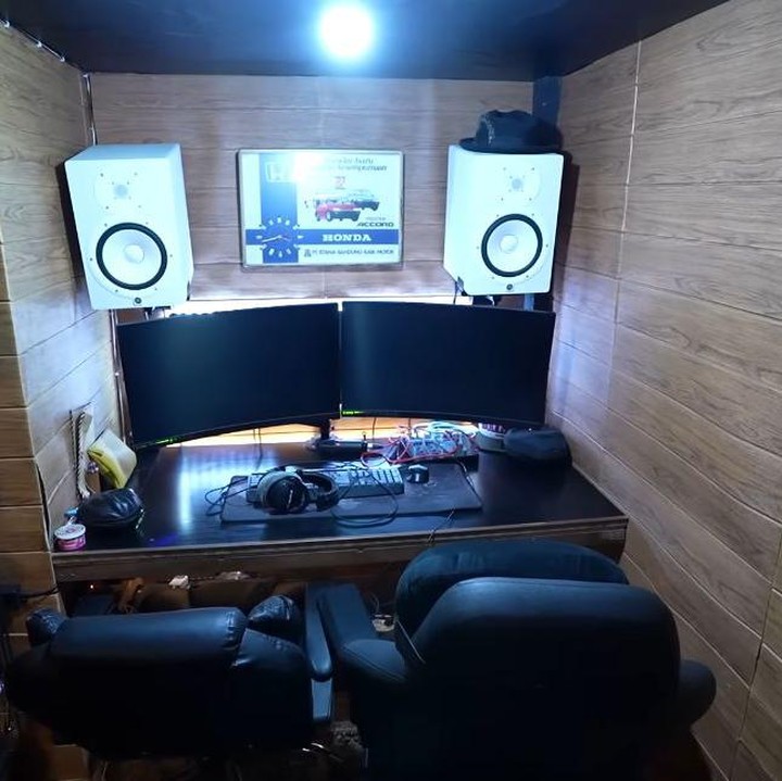<p>El mengaku sempat meminta satu ruangan kosong di rumah kepada sang ayah, Ahmad Dhani. "Ruangan khusus punya aku. Dulu aku minta sama ayah kayak ruangan kecil untuk dijadiin <em>entertainment room</em>," ujar El, dikutip dari kanal <em>YouTube TAULANY TV,</em> Selasa (30/7/2024). (Foto: YouTube TAULANY TV)</p>