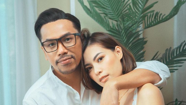 7 Potret Sammy Simorangkir dan Istri yang Jarang Tersorot, Baru Rayakan  Wedding Anniversary ke-7 - Foto 1