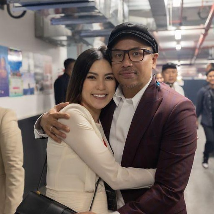 <p>Kabar bahagia datang dari pasangan Sammy Simorangkir dan sang istri, Viviane. Pasalnya, mereka baru saja merayakan ulang tahun pernikahan yang ke-7.(Foto: Instagram@sammysimorangkir)</p>