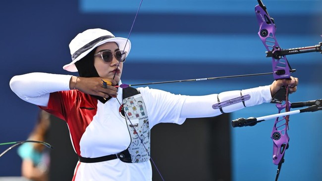 Diananda Choirunisa berhasil lolos ke babak 16 besar panahan Olimpiade Paris 2024 setelah menang dramatis lawan atlet Amerika Serikat, Catalina Gnoriega.