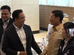Tampak Akrab, Anies Ungkap Obrolannya dengan Sandiaga Uno
