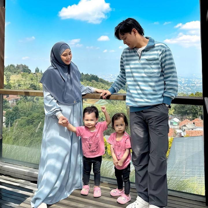 <p>Pada kesempatan itu, Anisa mengaku sempat beberapa kali gagal menjalani program bayi tabung dan disarankan dokter untuk mengangkat saluran tuba fallopinya. Akan tetapi, ia dan pasangan memilih untuk tidak melakukannya. (Foto: Instagram@anisarahma_12)</p>