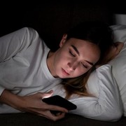 Sering Overthinking Setelah Chat Dikirim? Ini 5 Hal yang Mungkin Jadi Pemicunya
