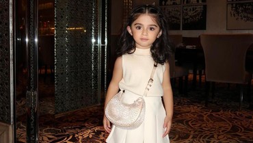 img-title Dijuluki Bayi Artis Tercantik, Guzel Anak Margin & Ali Syakieb Pintar Pose Bak Model