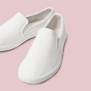 5 Cara Efektif Mengembalikan Warna Sepatu Putih yang Kotor dan Menguning, Biar Terlihat Baru Lagi!