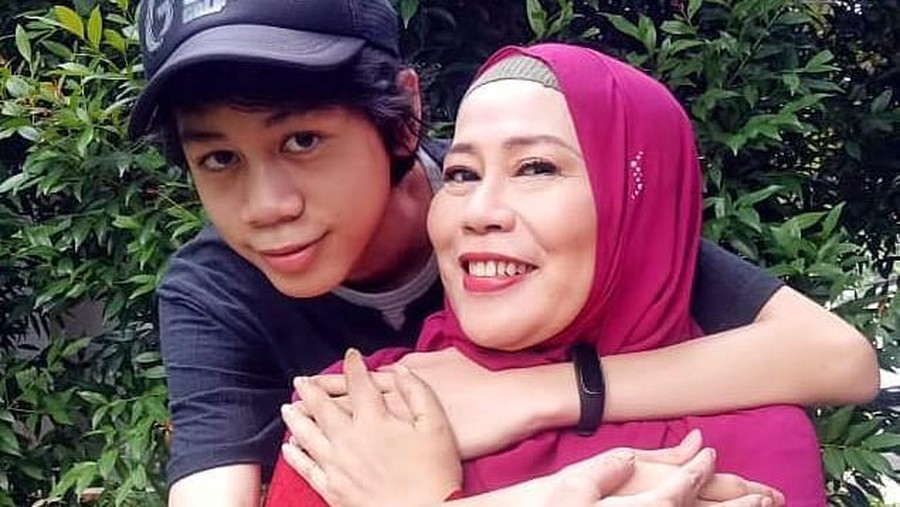Dewi Yull dan Anak Mendiang Gizcka Dewi Yull dan Anak Mendiang Gizcka